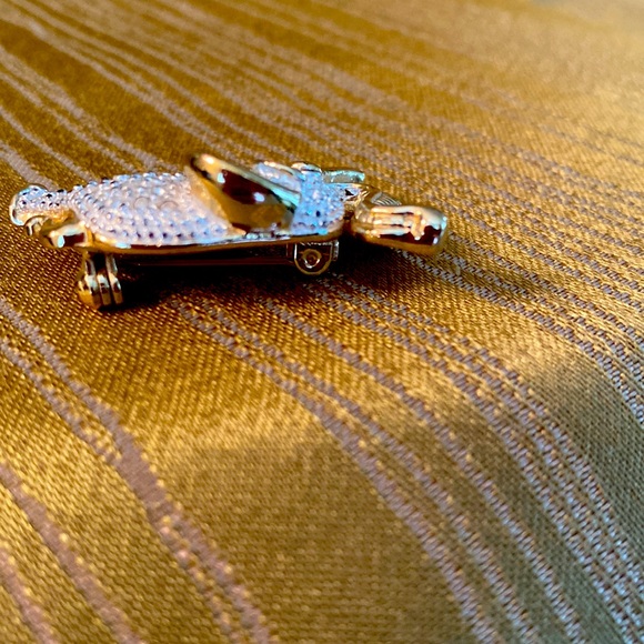 Sparkly Elephant Brooch with Pave Rhinestones in Goldtone Metal by ROMAN - Picture 6 of 8